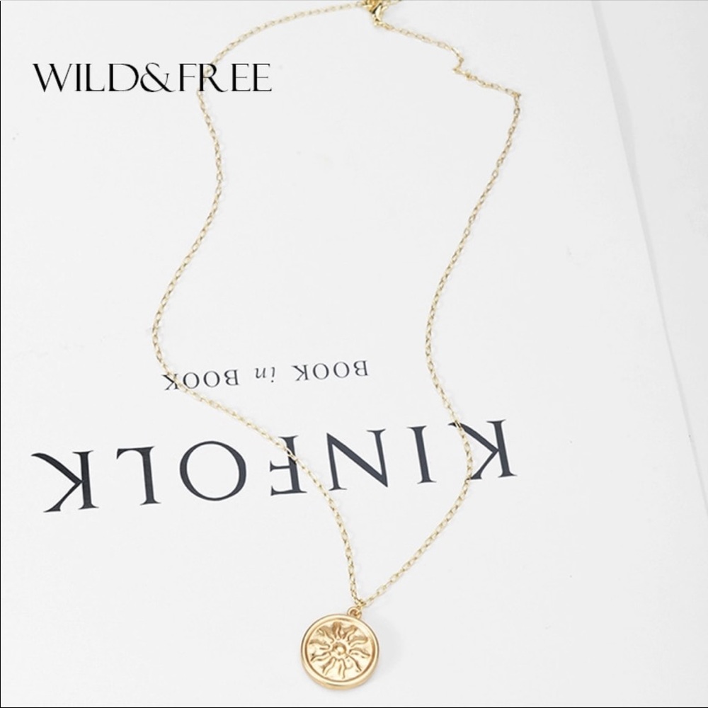 💕sunburn dainty necklace 💕 - Picture 4 of 6